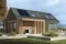 des panneaux solaires sur le toit d'une nouvelle maison